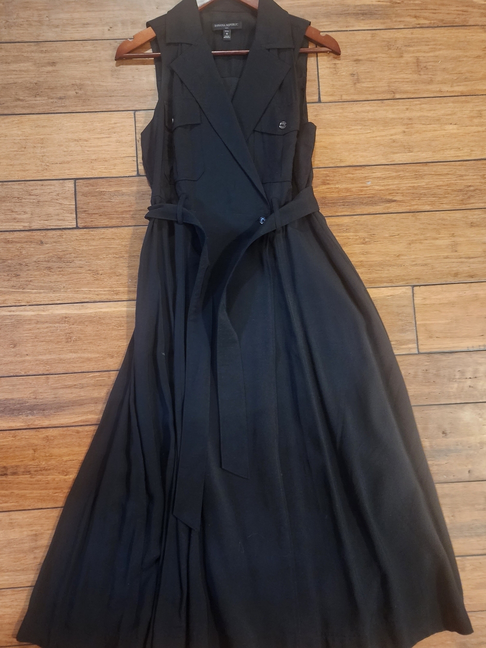 Banana Republic Size 8 Sleeveless Black Midi Dress with Belt - Picture 3 of 4